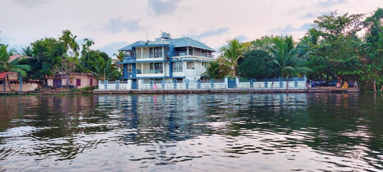 Captains Cabin Backwater Resort Alappuzha Exterior photo